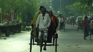 গরমে রাতেও দুর্বিষহ সময় কাটছে নিম্নবিত্তদের